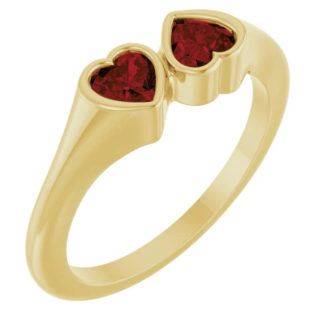 Anillo de Oro Amarillo 14K con Granate Natural de Mozambique – Doble Corazón