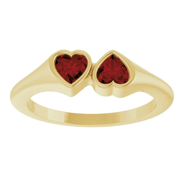 Anillo de Oro Amarillo 14K con Granate Natural de Mozambique – Doble Corazón