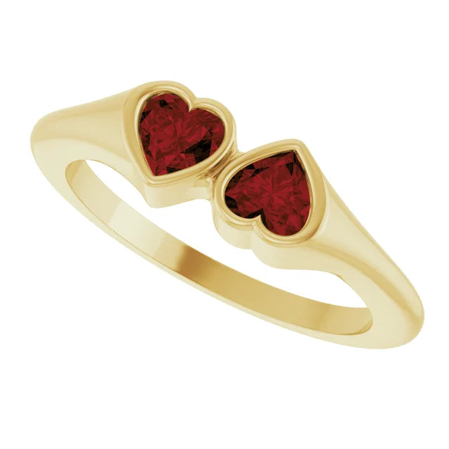 Anillo de Oro Amarillo 14K con Granate Natural de Mozambique – Doble Corazón
