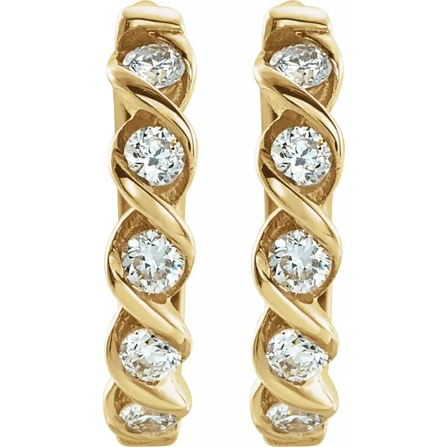 Pendientes Huggie Retorcidos con Diamantes 1/10 CTW en Oro Amarillo 14K