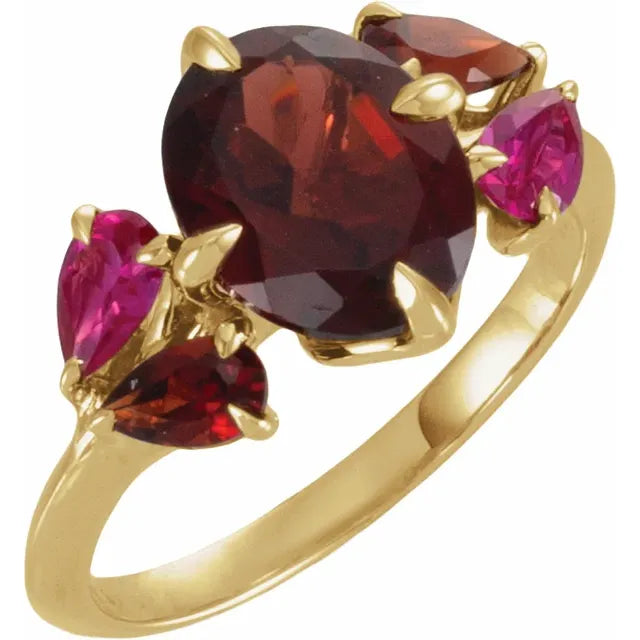 Anillo de Oro Amarillo 14K con Granate Natural y Rubíes de Laboratorio