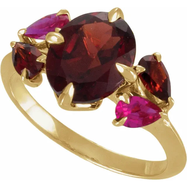Anillo de Oro Amarillo 14K con Granate Natural y Rubíes de Laboratorio