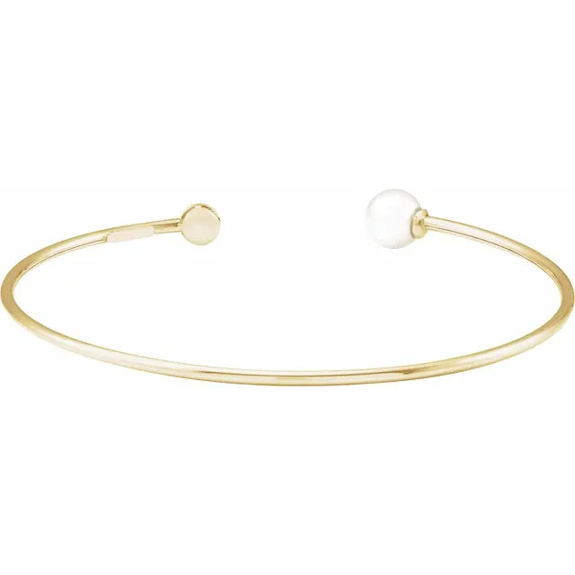 Pulsera Cuff de Oro Amarillo 14K con Perla Blanca de Agua Dulce y Diamante Natural .03 CT